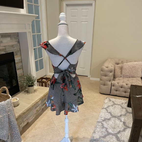 🔥HOST PICK🔥 Who I Am Brand short Romper - Picture 2 of 7